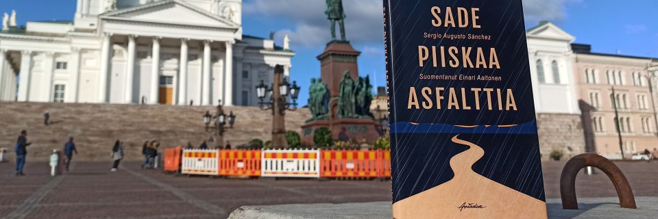 Con su libro ‘Lluvia sobre el asfalto’, profesor UDES expuso en Finlandia las realidades ‘agridulces’ de Colombia