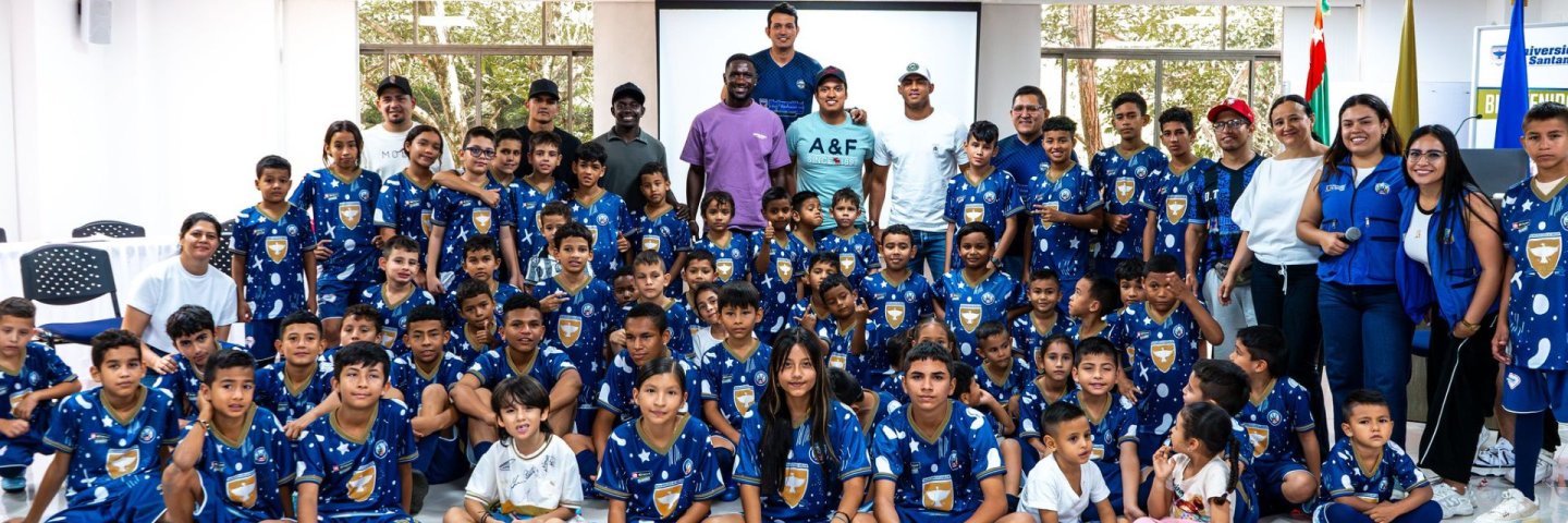 Construyamos Sueños: Conversatorio entre el Semillero Deportivo de Fútbol MIUDES y jugadores del Atlético Bucaramanga