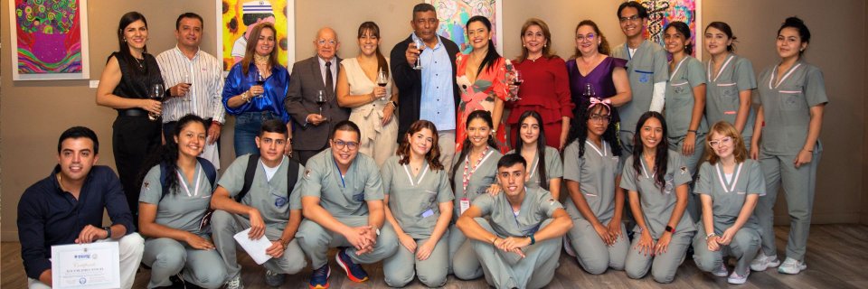En honor a los trabajadores de la salud, UDES inaugura exposición de arte en Bucaramanga