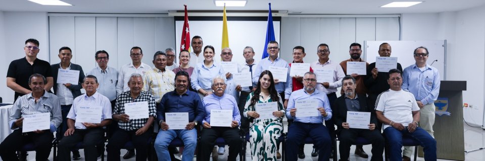 Santander se prepara para la transici&oacute;n energ&eacute;tica: t&eacute;cnicos electricistas culminaron formaci&oacute;n en energ&iacute;a solar en la UDES
