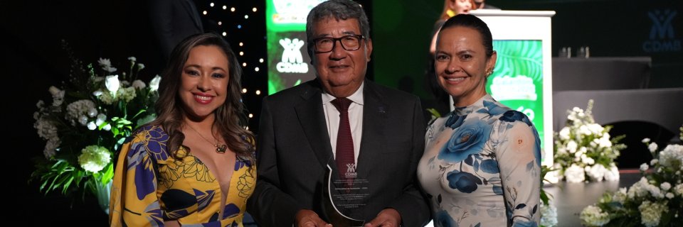 La UDES es reconocida en el Galard&oacute;n Verde 2025 por su alianza con la CDMB en gesti&oacute;n ambiental