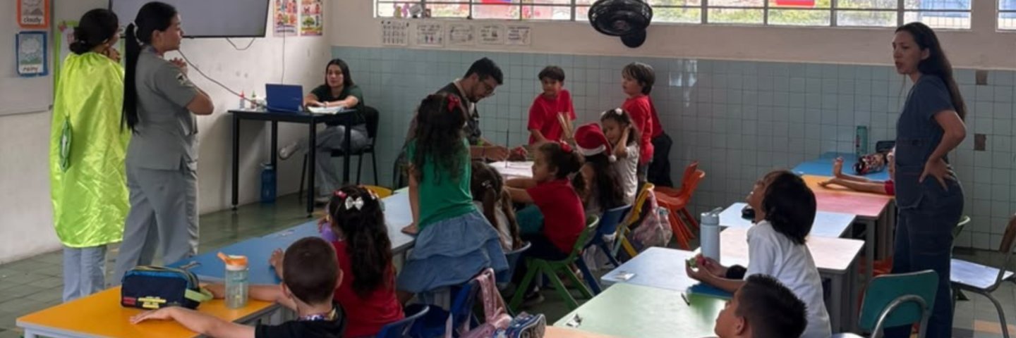 El Recolector siembra conciencia ambiental en los niños del colegio La Salle