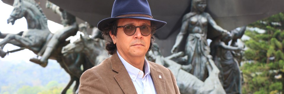 “Huellas de sufrimiento”: Desde París, profesor UDES explica cómo los cortes en la piel y los tatuajes expresan dolor