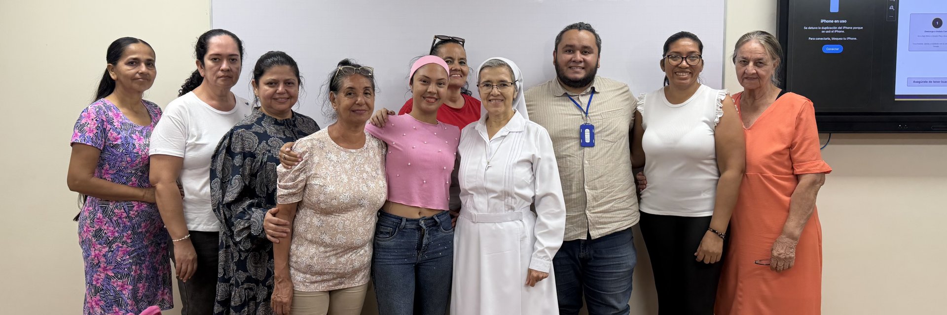 Diseño Gráfico de la UDES Cúcuta fortalece el emprendimiento femenino con herramientas de marca y comunicación