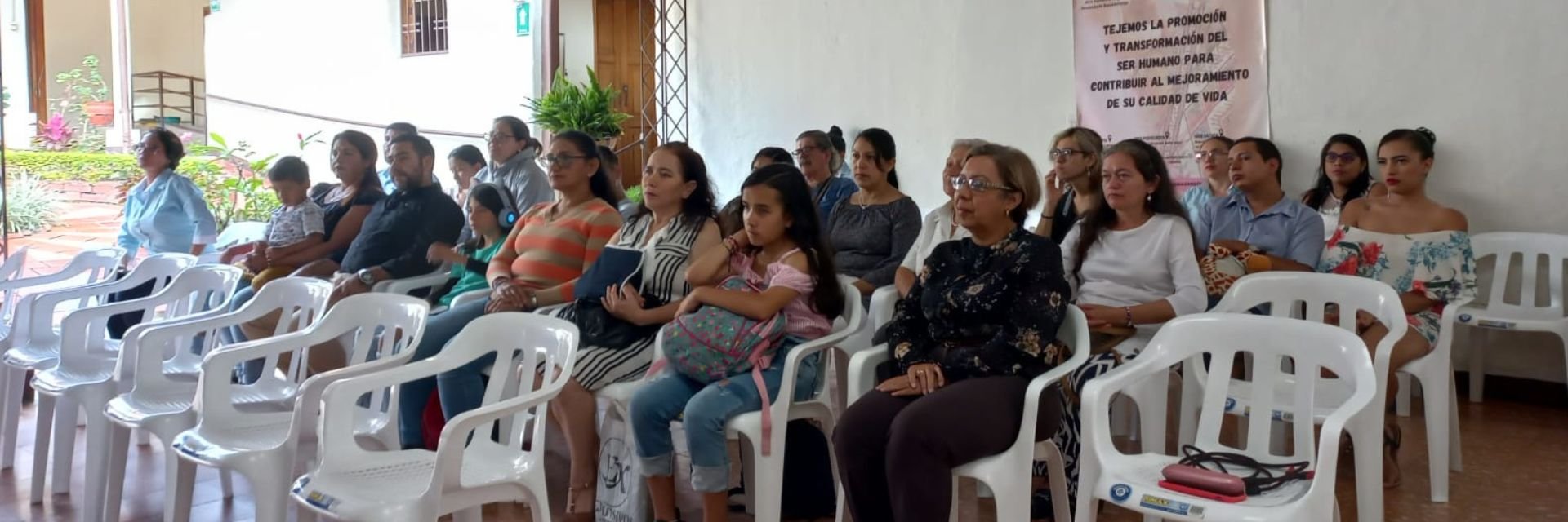‘Maquilando Felicidad’: UDES empodera a mujeres cabeza de hogar para crear emprendimientos sostenibles en Piedecuesta