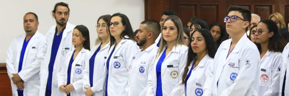 Con emotivos momentos, la UDES realizó su primera ceremonia imposición de batas a estudiantes de Medicina Veterinaria