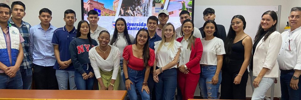 Estudiantes de Ingeniería Ambiental UDES expusieron sus proyectos de aula integradores ante empresarios locales