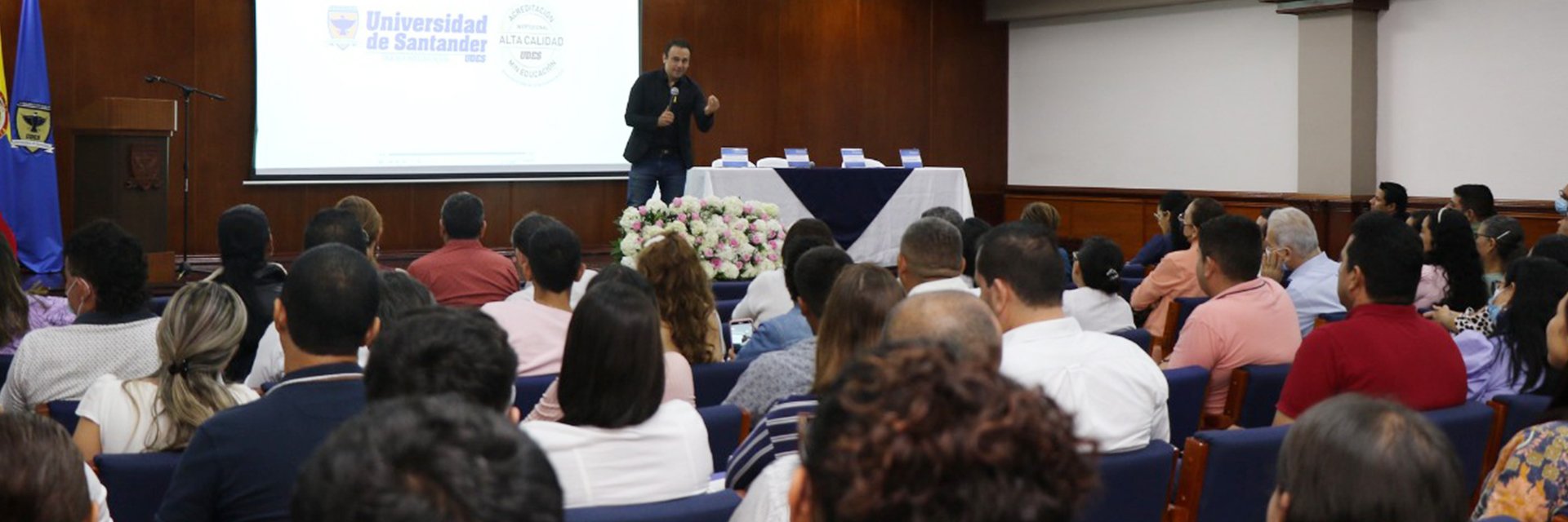 “Celebramos la oportunidad de formar ciudadanos útiles para el país”: rector Patricio López Jaramillo a padres de familia UDES