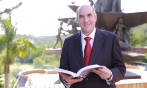Profesor de la Universidad de Salamanca de España, habla sobre el Derecho para el Urbanismo y el Desarrollo Territorial Sostenible en Bucaramanga