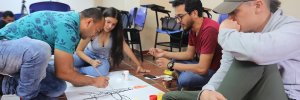 Excombatiente crea tejido social desde el arte y la pintura