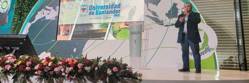 Profesor Walter Pardavé de Ingeniería Ambiental UDES presentó ponencia en Cumbre Internacional Ambiental 