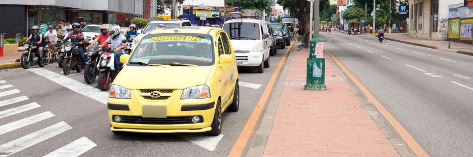 Resultados preliminares indican que la prueba piloto de las franjas transitorias de parada para motocicletas podría disminuir la accidentalidad en Bucaramanga