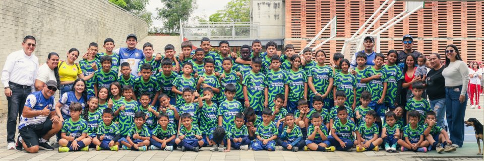 UDES entrega el Club Santander Universitario FC a la comunidad de Los Colorados