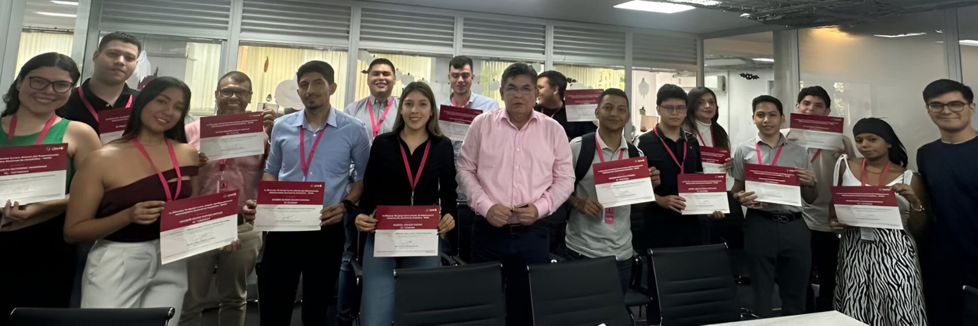 Formación en acción: estudiantes UDES socializan proyectos de análisis de datos en el DANE