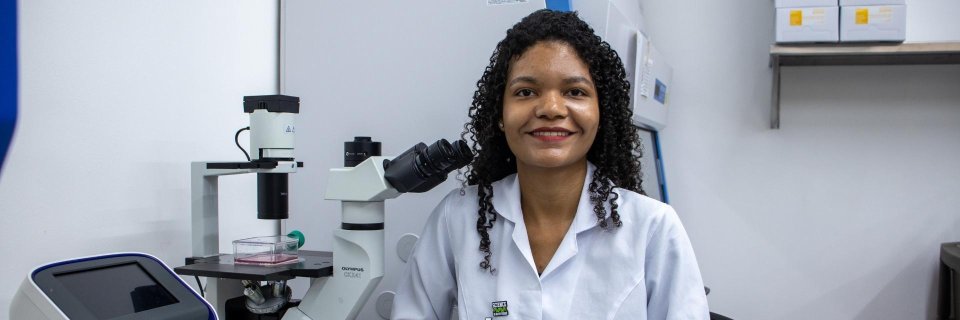 Laboratorio de Biología Molecular y Biotecnología UDES recibe a pasante brasileña para estudiar potencial terapéutico de parasporinas