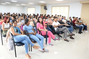 El respeto a la diferencia y uso de una segunda lengua, se promueven en conversatorio de interculturalidad