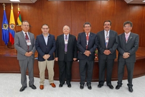 Hernán Villarroel Ramírez, director del Instituto Técnico Científico Masira de la UDES; Gustavo Adolfo Parra Zuluaga, presidente de la Asociación Colombiana Medicina Interna - ACMI; William Reyes Serpa, decano de la Facultad de Medicina UDES; Patricio López Jaramillo, director Instituto Masira Facultad Ciencias de la Salud de la UDES, presidente de la LASH y director de Investigaciones de la FOSCAL; Vicente Ladera, catedrático Departamento de Fisiología de la Facultad de Medicina de la Univ. Complutense; Juan Carlos Mantilla Suárez, director médico FOSCAL.