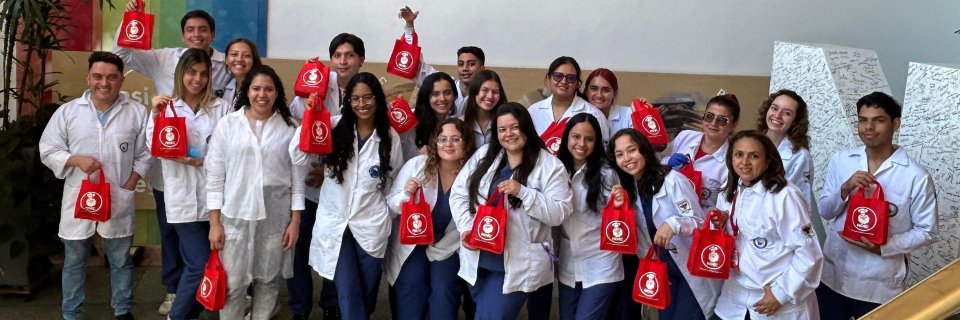 Estudiantes de Microbiología Industrial fortalecieron sus conocimientos en visita técnica en la ciudad de Medellín