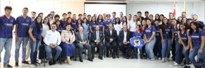 Deportistas UDES recibieron banderas para su participaci&oacute;n en ASCUN Regionales 2026