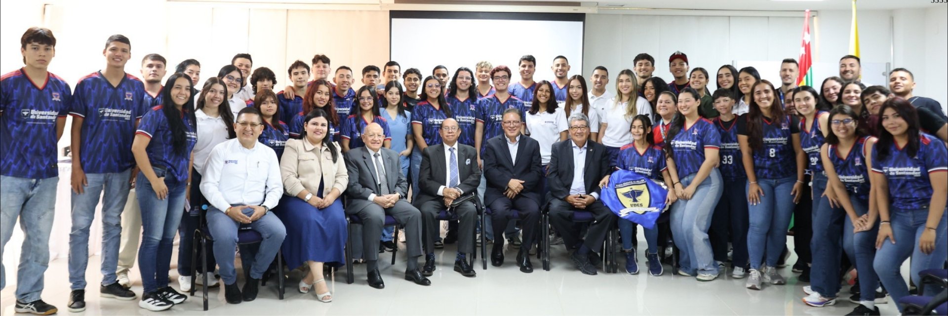 Deportistas UDES recibieron banderas para su participación en ASCUN Regionales 2026