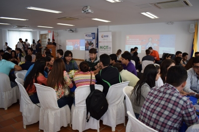 Egresados emprendedores compartieron su experiencia de negocio con estudiantes de la Universidad de Santander
