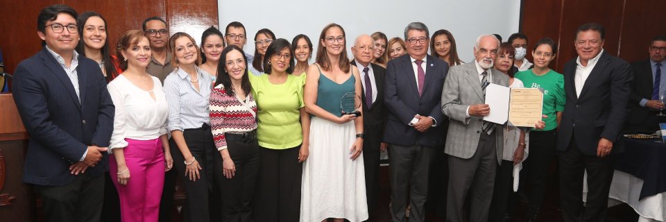 Reconocimiento a la excelencia: La Universidad de Santander resalta el compromiso y la contribución de sus profesores