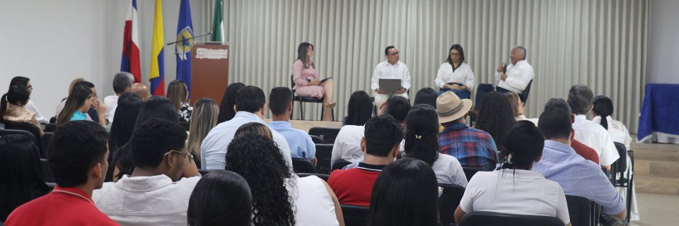 Abogados debatieron en la UDES sobre la familia de crianza